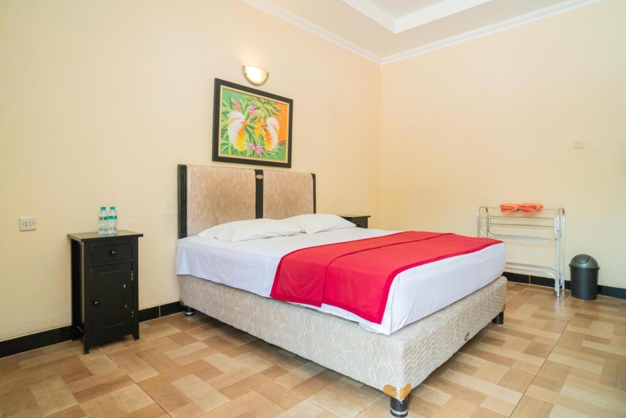 Reddoorz @ Panglima Sudirman Madiun Hotel Eksteriør billede