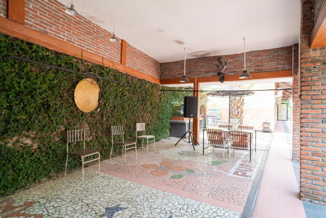 Reddoorz @ Panglima Sudirman Madiun Hotel Eksteriør billede